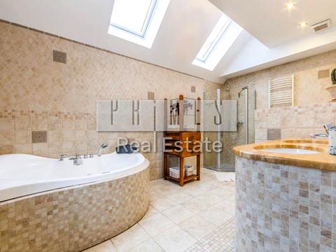 будинок за адресою Локомотивна вул., 28А