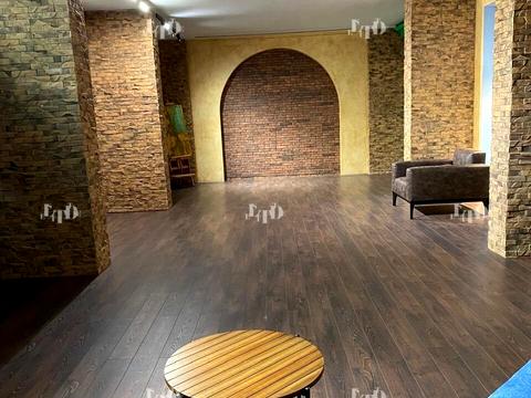 комерційна за адресою Микільсько-Слобідська вул., 10