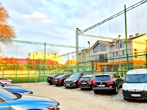 комерційна за адресою Юлії Залюбовської вул. (Путилівська), 16