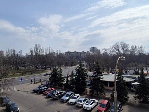 комерційна за адресою Раїси Окіпної вул., 10