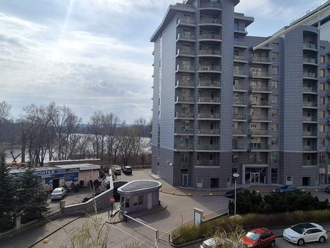 комерційна за адресою Раїси Окіпної вул., 10