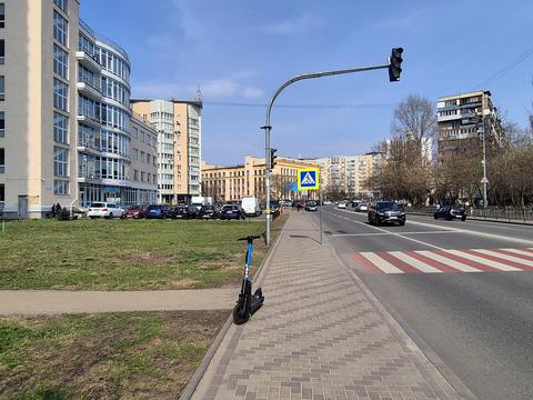 комерційна за адресою Раїси Окіпної вул., 10