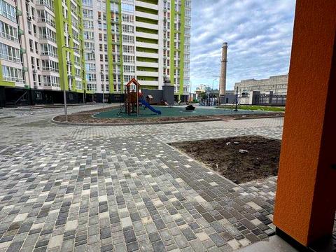 комерційна за адресою Олеся Бердника вул., 1-В