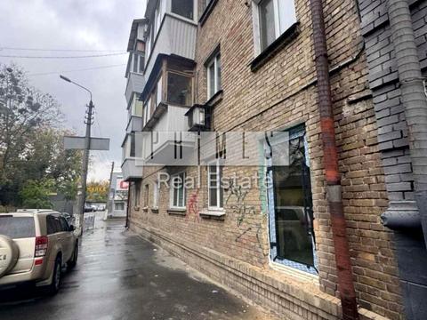 комерційна за адресою Василя Яна вул., 2