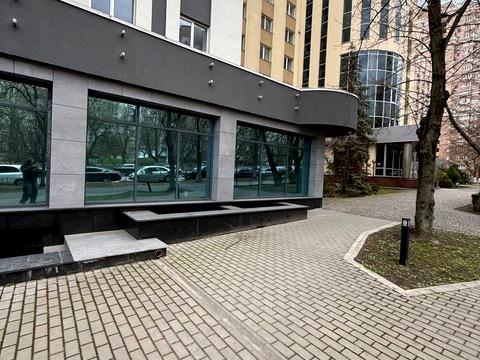 комерційна за адресою Голосіївська вул., 7