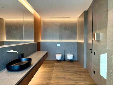 комерційна за адресою Виконкомівська вул., 15-А