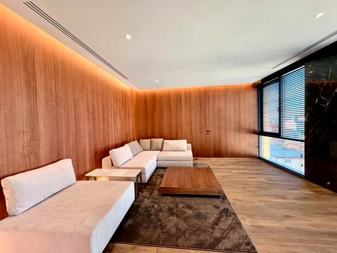 комерційна за адресою Виконкомівська вул., 15-А