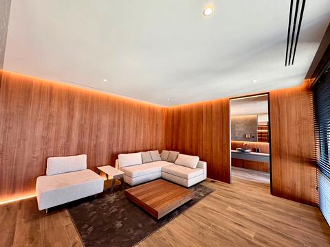 комерційна за адресою Виконкомівська вул., 15-А