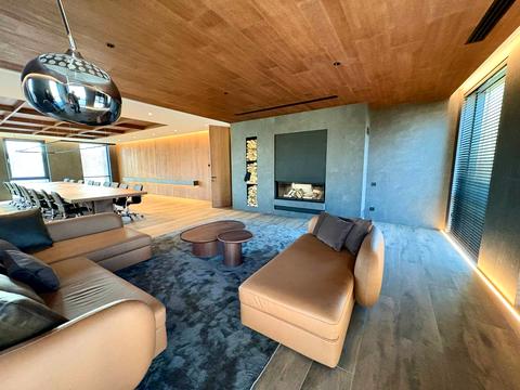 комерційна за адресою Виконкомівська вул., 15-А