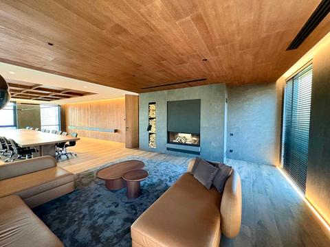 комерційна за адресою Виконкомівська вул., 15-А