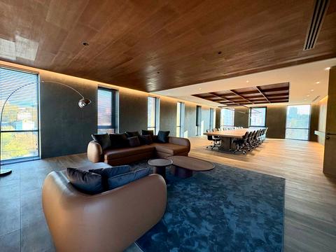 комерційна за адресою Виконкомівська вул., 15-А