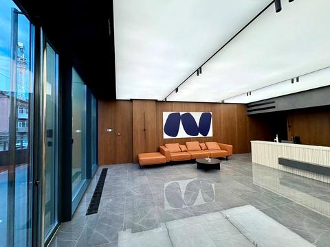 комерційна за адресою Виконкомівська вул., 15-А