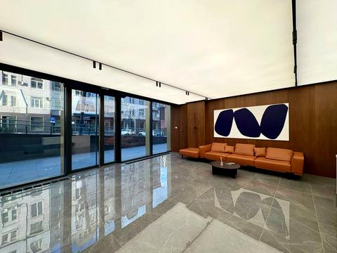 комерційна за адресою Виконкомівська вул., 15-А