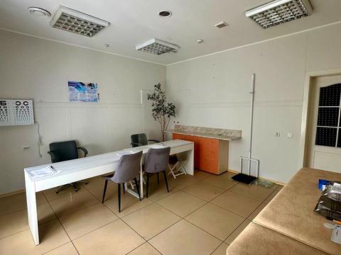 комерційна за адресою Покровська вул., 82