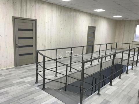комерційна за адресою Лауреатська вул., 8