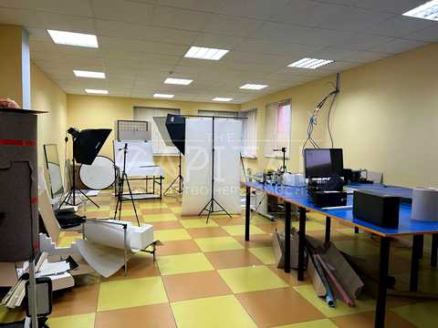 комерційна за адресою Київська, 1