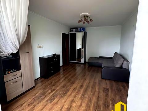 квартира за адресою Академіка Єфремова вул. (Командарма Уборевича), 25