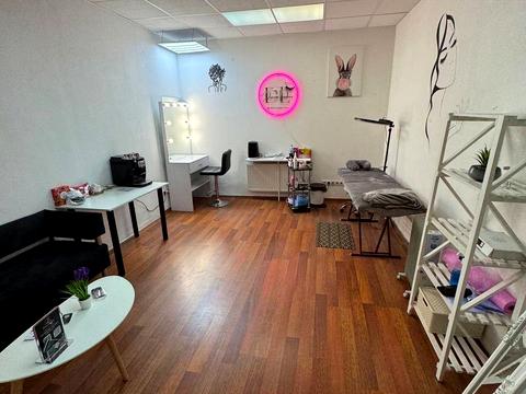 комерційна за адресою Лариси Руденко вул., 6