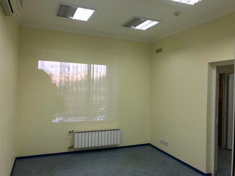 комерційна за адресою Левка Лук'яненка вул. (Маршала Тимошенка), 2/4
