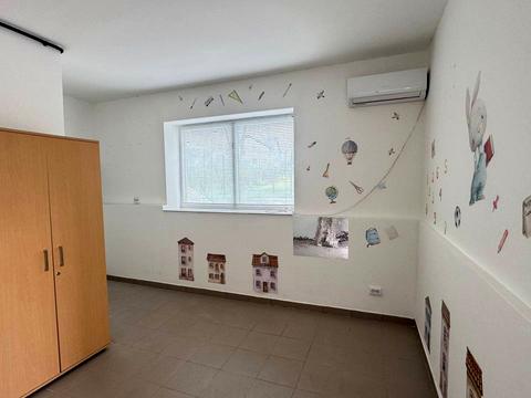 комерційна за адресою Андрія Сахарова вул., 10-Б