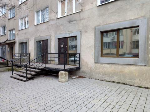 комерційна за адресою Степана Бандери просп., 88