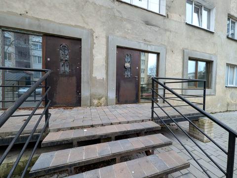 комерційна за адресою Степана Бандери просп., 88