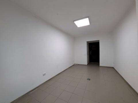 комерційна за адресою Степана Бандери просп., 88