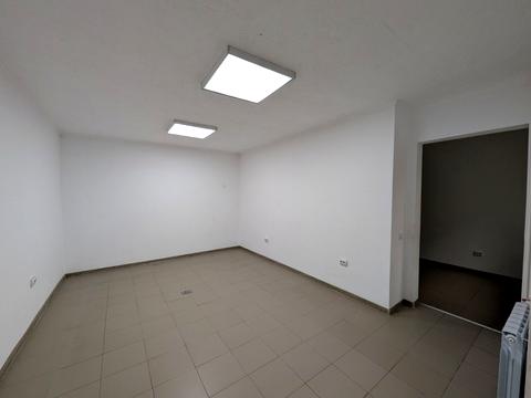 комерційна за адресою Степана Бандери просп., 88