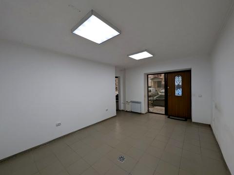 комерційна за адресою Степана Бандери просп., 88