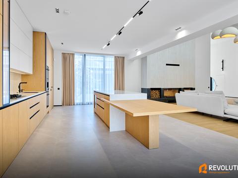 будинок за адресою Набережна вул.