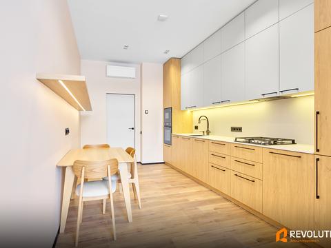 будинок за адресою Набережна вул.