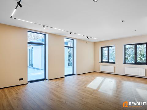 будинок за адресою Набережна вул.