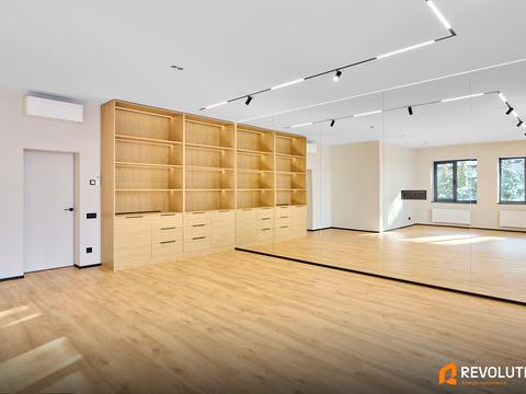 будинок за адресою Набережна вул.