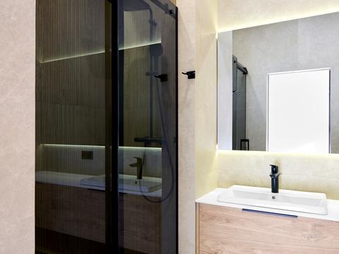 будинок за адресою Набережна вул.