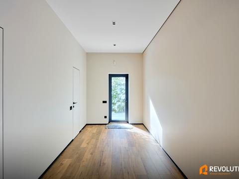 будинок за адресою Набережна вул.