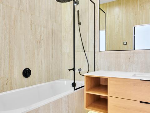 будинок за адресою Набережна вул.