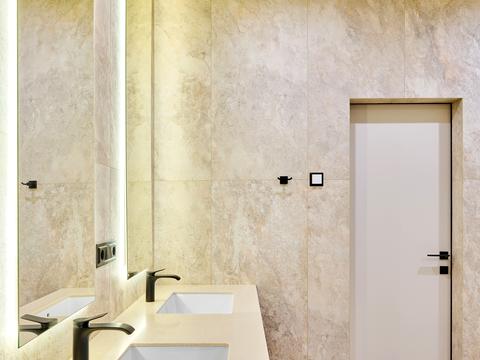 будинок за адресою Набережна вул.