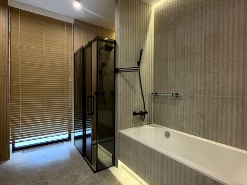 будинок за адресою Набережна вул.