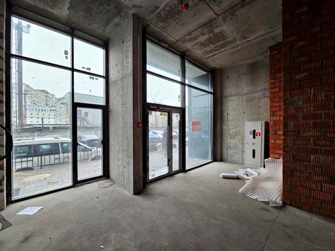 комерційна за адресою Революції вул., 40