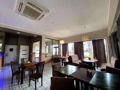 коммерческая по адресу Квітова, 21