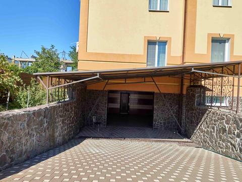 будинок за адресою Богатирська вул., 30б