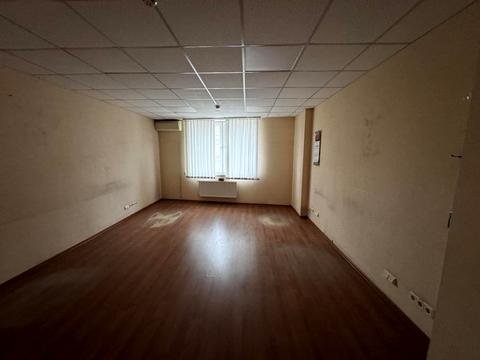 комерційна за адресою Новоселицька вул., 10