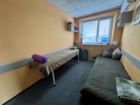 комерційна за адресою Миру просп., 102/1