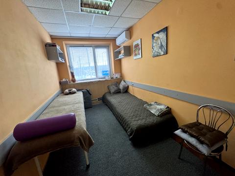 комерційна за адресою Миру просп., 102/1