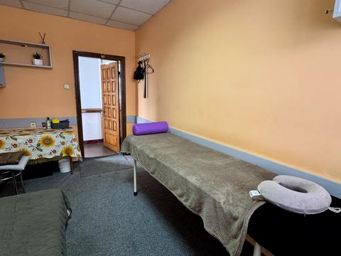 комерційна за адресою Миру просп., 102/1