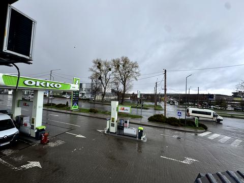 комерційна за адресою Миру просп., 102/1