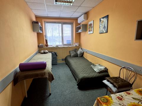 комерційна за адресою Миру просп., 102/1