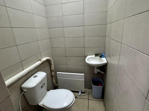 комерційна за адресою Миру просп., 102/1