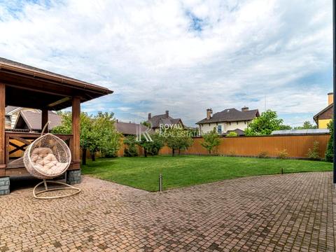 комерційна за адресою Кобилянської вул., 10