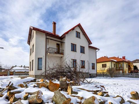 комерційна за адресою Геофізиків вул., 2